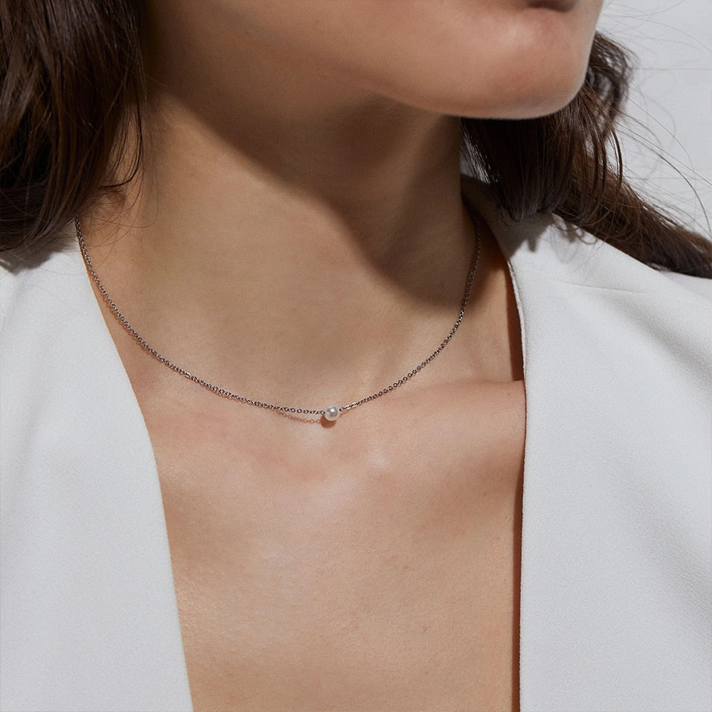 Single pearl choker